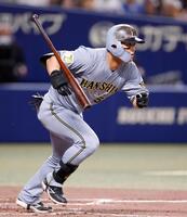 　５回、右前打を放つ前川（撮影・西田忠信）