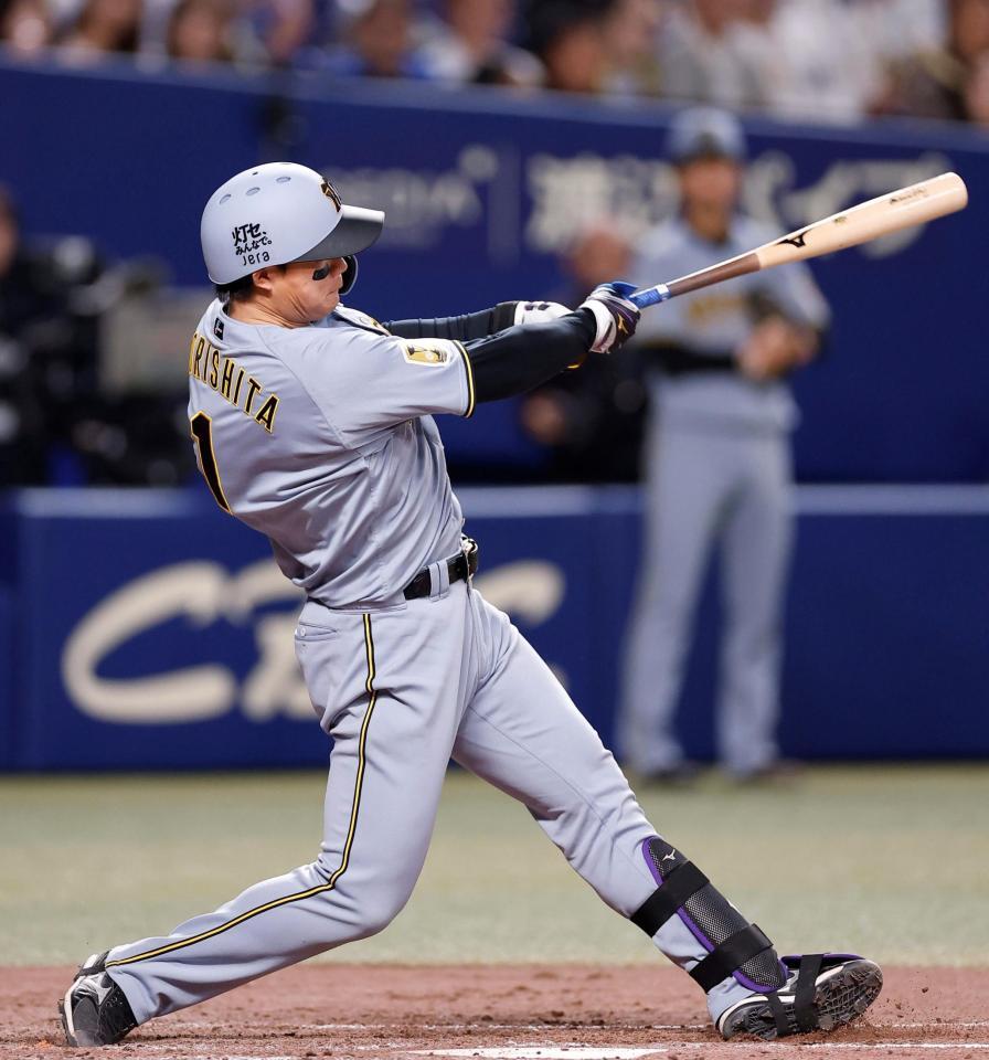 ５回阪神２死二、三塁、２点適時打を放つ阪神・森下翔太＝バンテリンドーム（撮影・西田忠信）