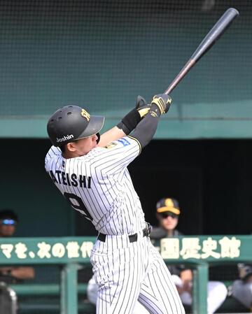 ５回、左飛に倒れる立石（撮影・高部洋祐）