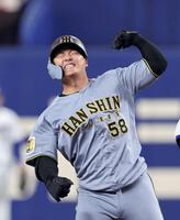 　逆転二塁打を放った前川（１０日）