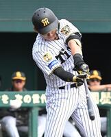 ２回、空振り三振に倒れる立石（撮影・高部洋祐）