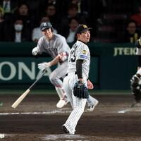 ９回、松本に勝ち越し適時打を許す岩崎（撮影・山口登）