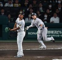 ８回、大城に同点ソロを許すモレッタ（撮影・山口登）