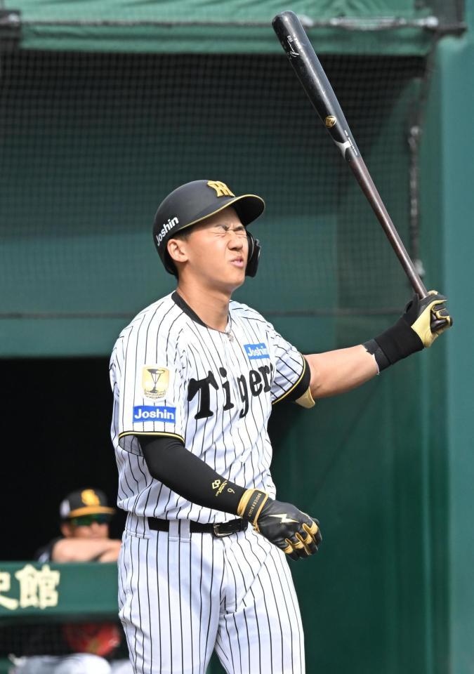 ７回、三振に倒れ悔しがる立石（撮影・高部洋祐）