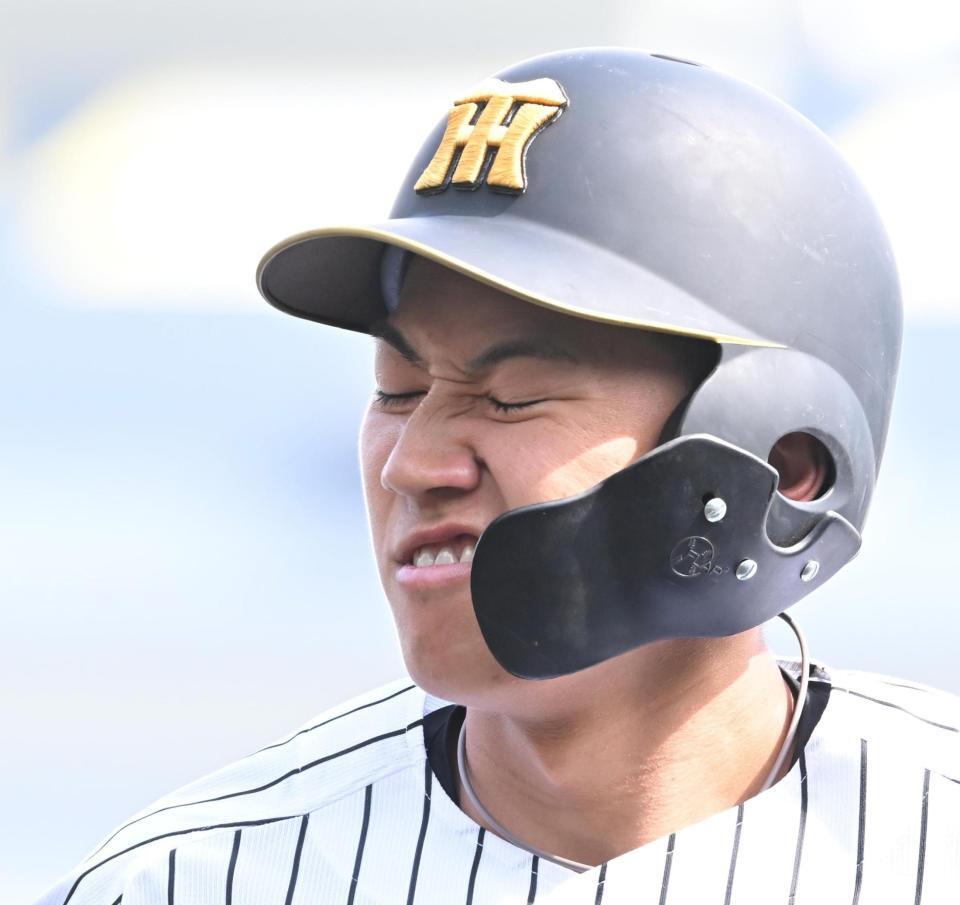 ５回、左飛に倒れ、悔しそうにベンチに戻る立石（撮影・高部洋祐）