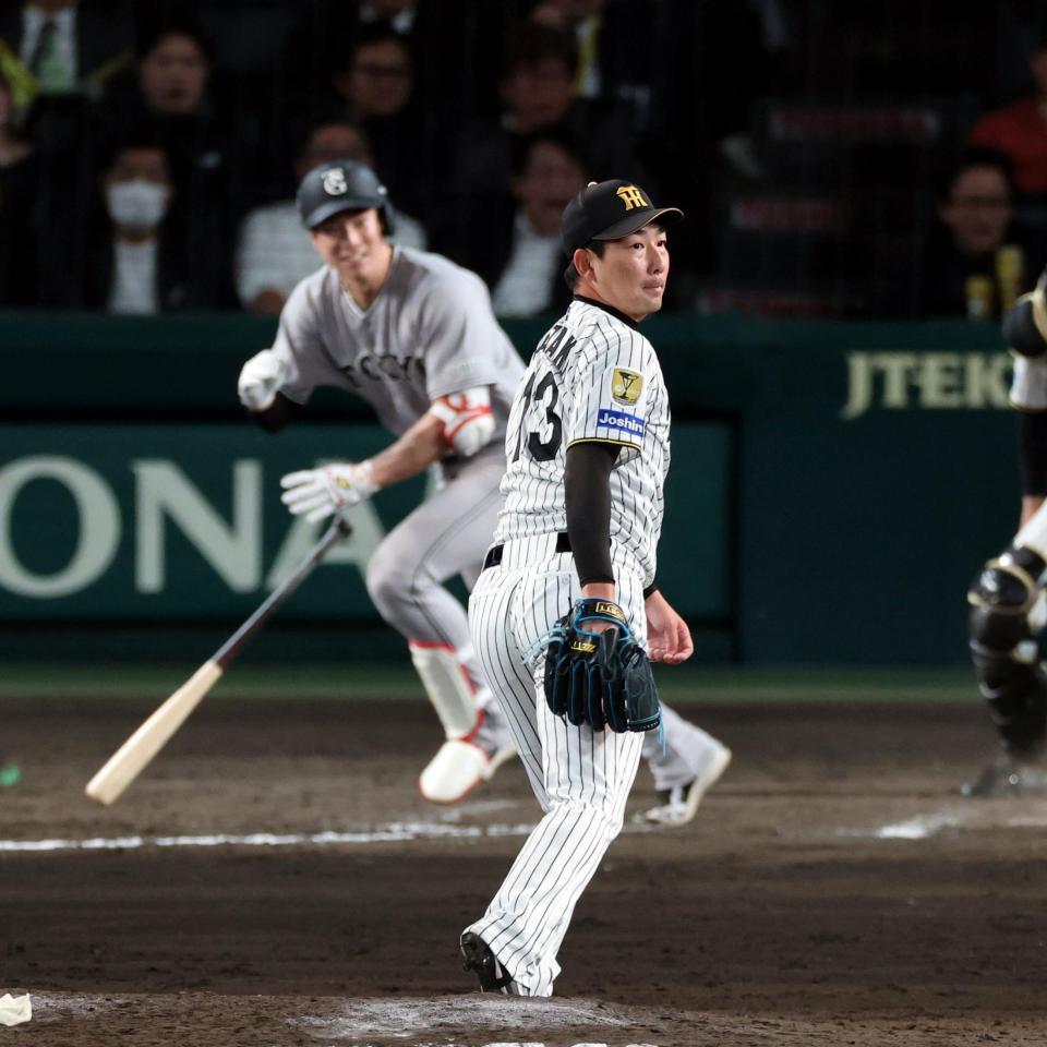 ９回、松本に勝ち越し適時打を許す岩崎（撮影・山口登）