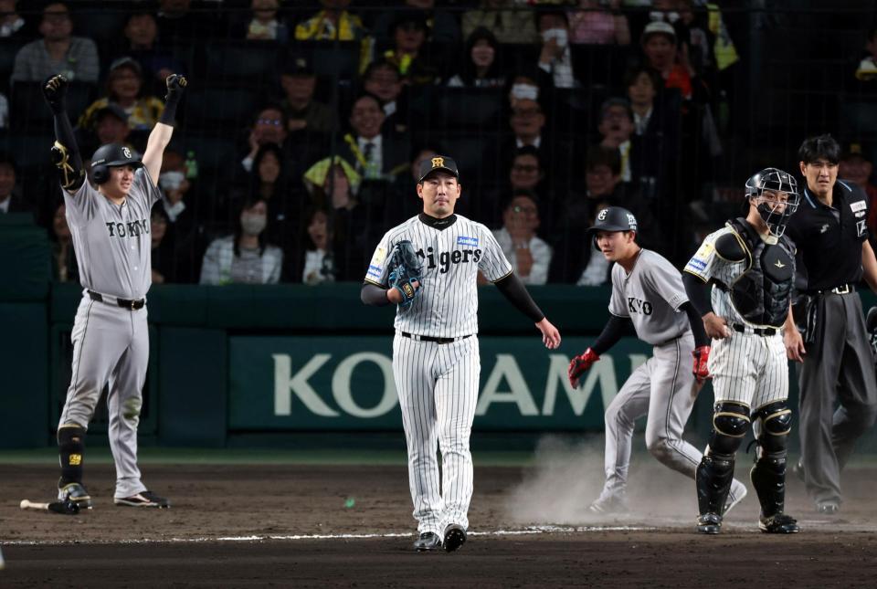 ９回、勝ち越しを許す岩崎（撮影・山口登）