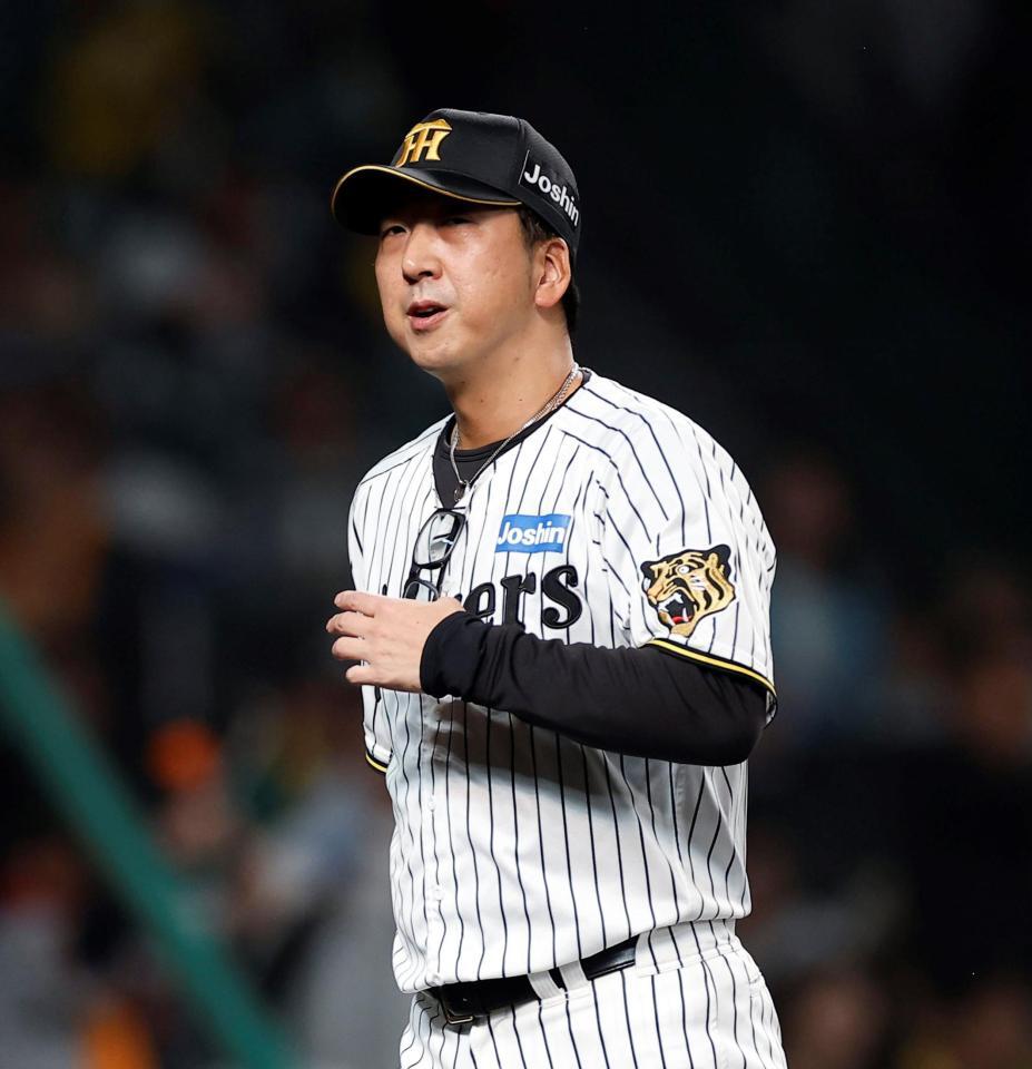 巨人に敗れ、足早に引き揚げる藤川監督（撮影・西田忠信）