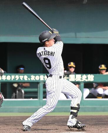 　５回、鋭い打球を放つも左飛に倒れる立石（撮影・高部洋祐）