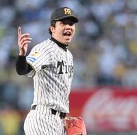 １回、泉口に対しストライクをアピールする才木（撮影・田中太一）