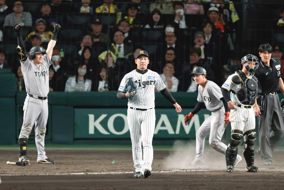 　９回、勝ち越しを許した岩崎（撮影・山口登）