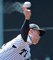 ソフトバンク打線を相手に力投する早川（撮影・立川洋一郎）