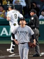１回、佐藤輝に２ランを許す田中将（撮影・山口登）