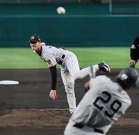 １回、ダルベックに３ランを許すルーカス（撮影・田中太一）