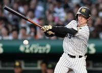 １回、内野安打を放つ中野（撮影・田中太一）