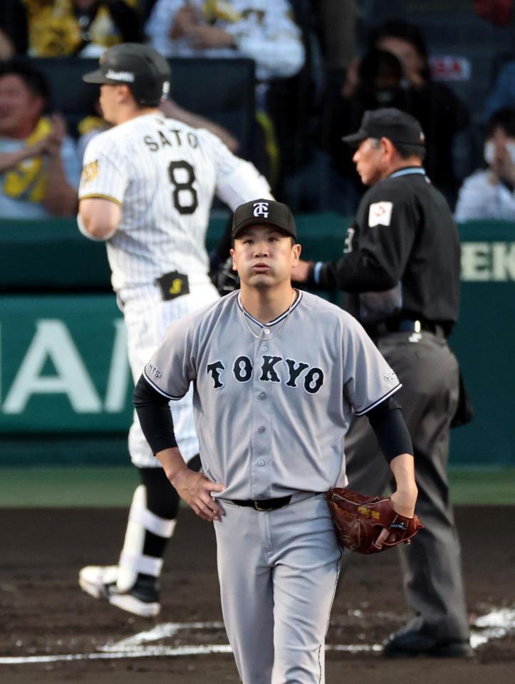 １回、佐藤輝に２ランを許す田中将（撮影・山口登）