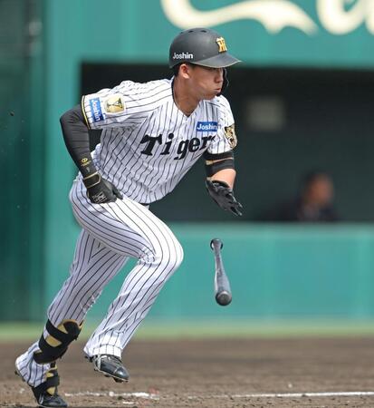 ５回、右前打を放つ立石（撮影・中田匡峻）