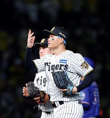中日に勝利し、ポーズを決める森下（撮影・西田忠信）