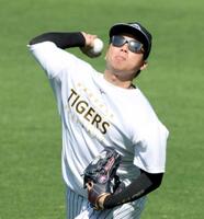 　キャッチボールする村上（撮影・山口登）