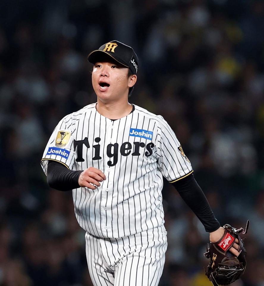 ６回、高橋周を空振り三振に仕留めた村上（撮影・西田忠信）