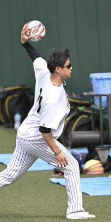 登板へ向け調整する大竹（撮影・飯室逸平）