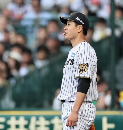 ６回、勝ち越しを許し、舌を出す大竹（撮影・田中太一）