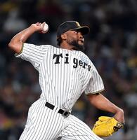 　８回、力投するドリス（撮影・山口登）