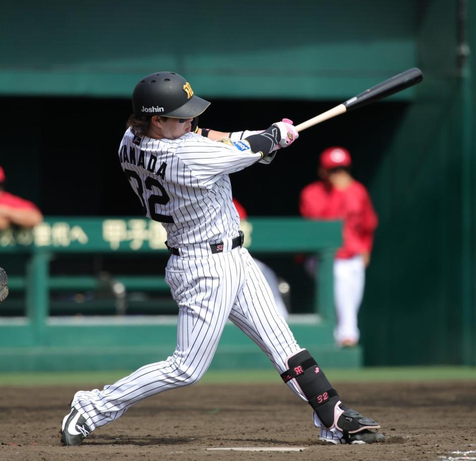 ４回、浜田は中越えに本塁打を放つ（撮影・坂部計介）