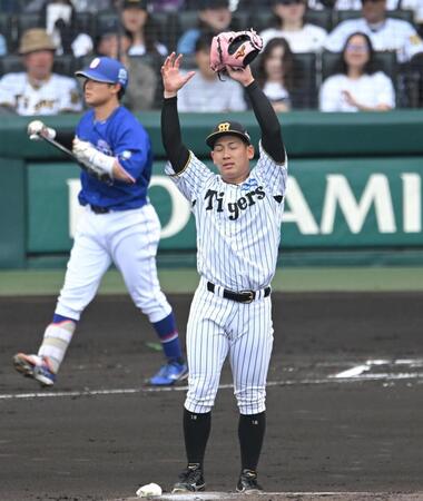 １回、押し出しで２点目を許す伊原（撮影・飯室逸平）