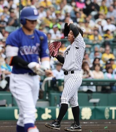 １回、伊原は村松に押し出し四球を与える（撮影・山口登）