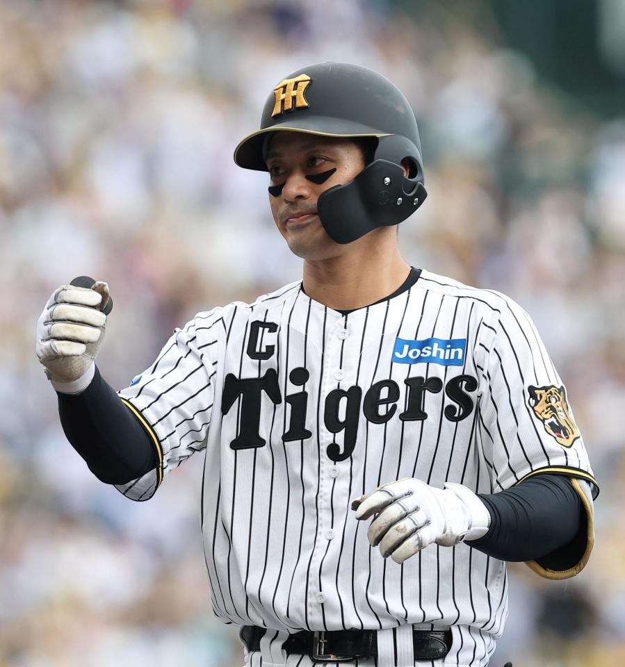 ４回、同点打を放った坂本（撮影・西田忠信）