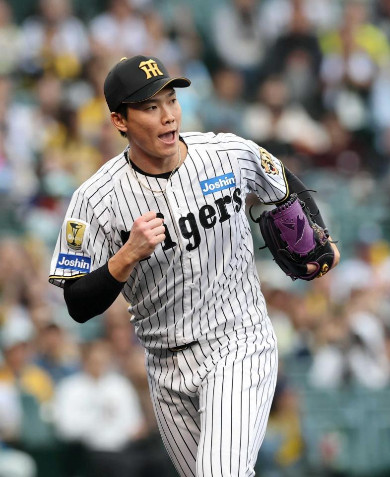 　６回、無失点に抑えベンチに戻る湯浅（撮影・山口登）