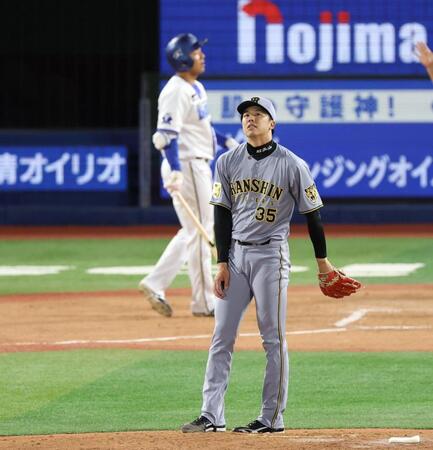 ４回、勝又（奥）に死球を与えた才木（撮影・伊藤笙子）