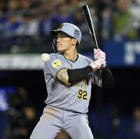 ５回、押し出し四球を選ぶ福島（撮影・田中太一）