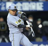 ３回、右越えに満塁本塁打を放つ大山（撮影・西岡正）