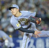 ４回、ＤｅＮＡ打線を相手に力投する茨木（撮影・西岡正）