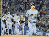 ５回途中で降板する茨木（撮影・田中太一）