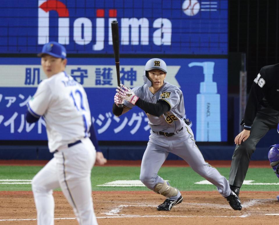 ２回、竹田（手前）から中前打を放つ福島（撮影・伊藤笙子）