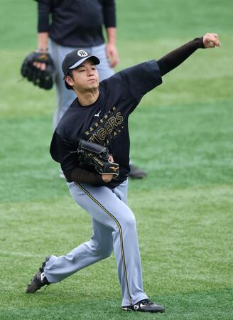 キャッチボールをする高橋（撮影・伊藤笙子）