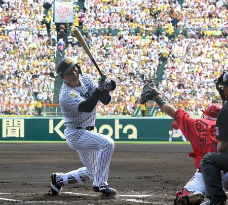 １回、死球を受ける森下（撮影・山口登）