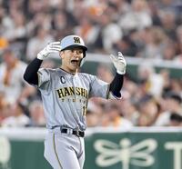 　３月２９日の巨人戦、適時打を放ち声を張り上げる坂本