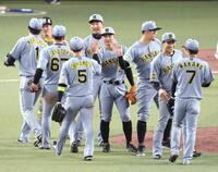 　１０日の中日戦、勝って喜ぶ阪神ナイン