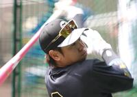 打撃練習をする梅野（撮影・西田忠信）