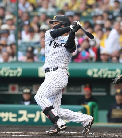 ６回、中前打を放つ大山（撮影・山口登）