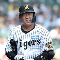 ３回、捕邪飛に倒れた大山（撮影・西田忠信）