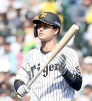 　２回、空振り三振に倒れた小幡（撮影・西田忠信）