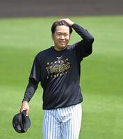 １軍に合流し、調整する西勇（撮影・飯室逸平）