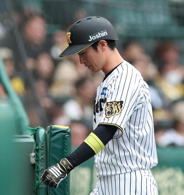 阪神・近本が病院へ　スタンドは怒号