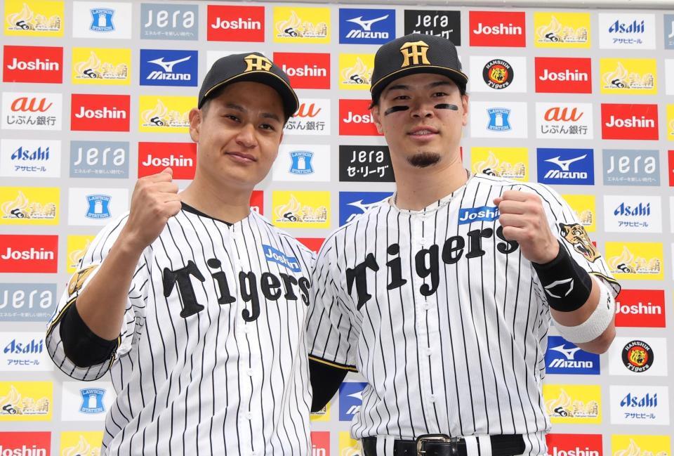 お立ち台でポーズを決める大竹（左）と佐藤輝（撮影・西田忠信）