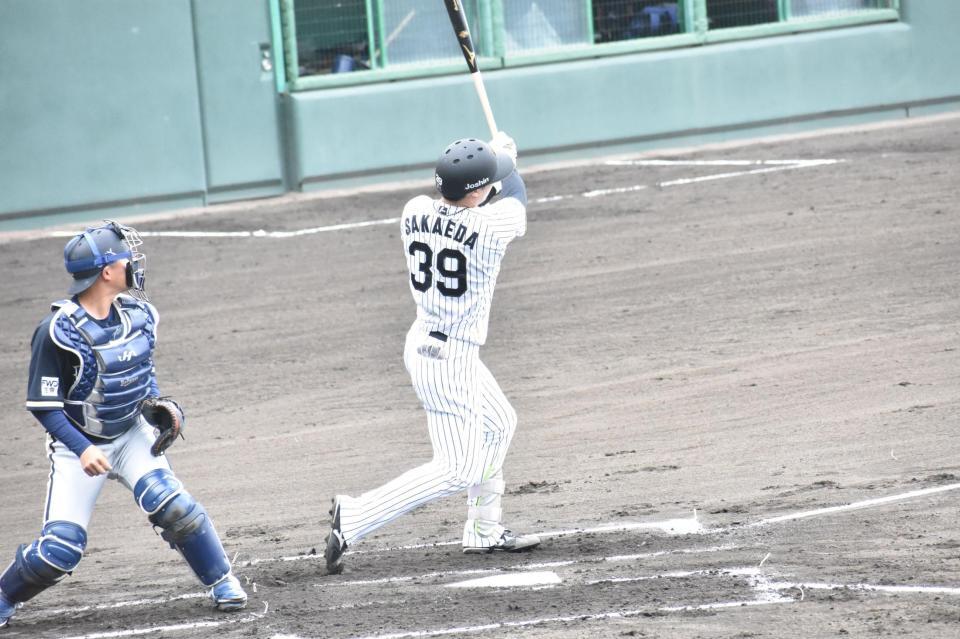 ４回に二塁打を放った栄枝